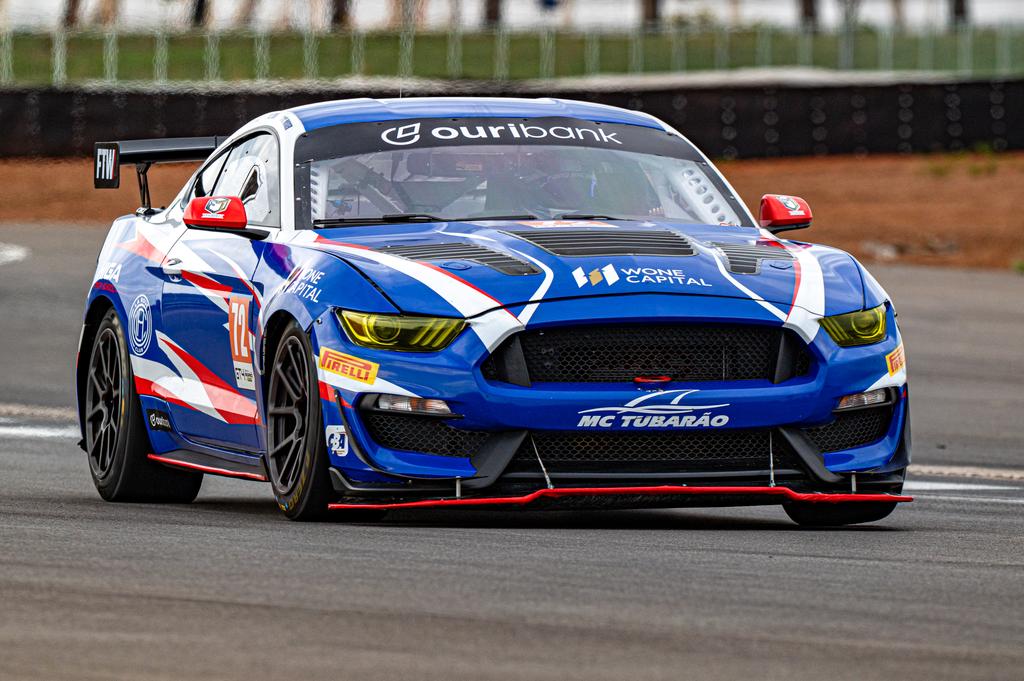 Enzo Sala classificado Mustang GT4 no TOP5 em Brasília